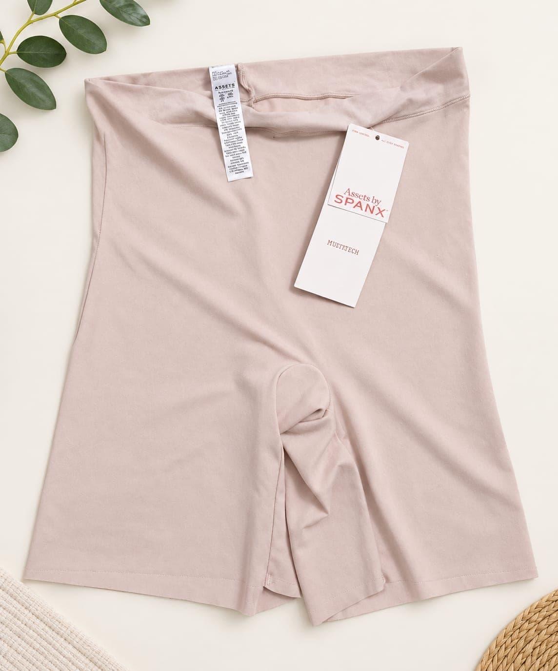 Faja moldeadora tipo short marca Assets by SPANX